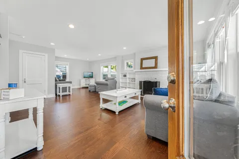 $995,000 | 812 Van Slyke Drive, Fontana, WI 53125