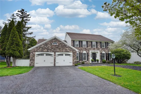 $639,999 | 23 Summit Oaks, Pittsford, NY 14534