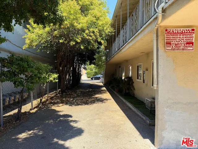 a view of a pathway of a building