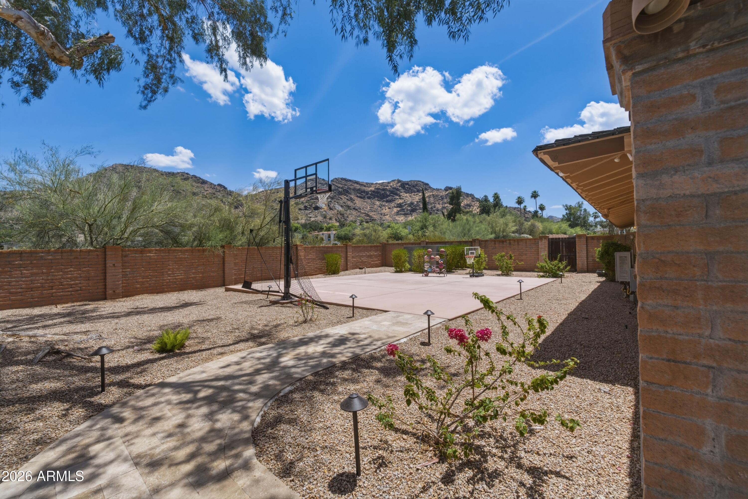 5136 East Roadrunner Road Paradise Valley, AZ 85253 - Photo 13 of 27 5136_E_Roadrunner_Rd_050