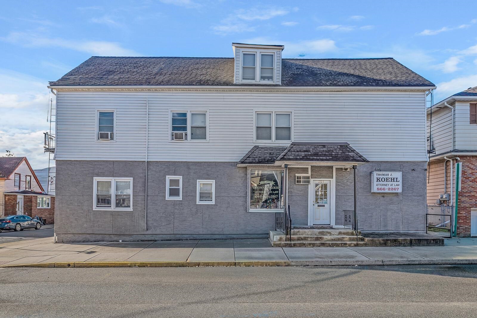 781 2nd Street Secaucus, NJ 07094 - Photo 3 of 30