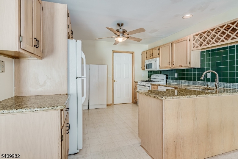 63 Meadow Pond Road Hamburg, NJ 07419 - Photo 11 of 28