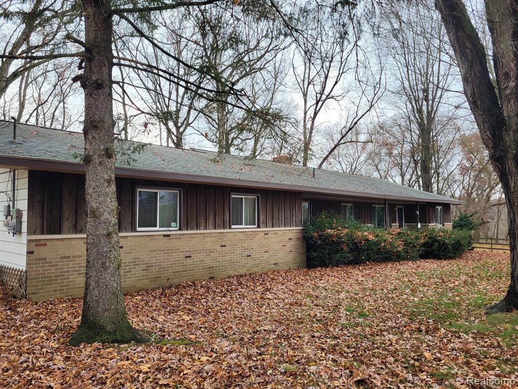 3438 Golf Club Road Howell, MI 48843 - Photo 2 of 24