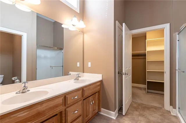 $425,000 | 913 Southwest Lauren Court, Lee's Summit, MO 64081