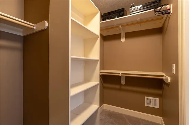 $425,000 | 913 Southwest Lauren Court, Lee's Summit, MO 64081