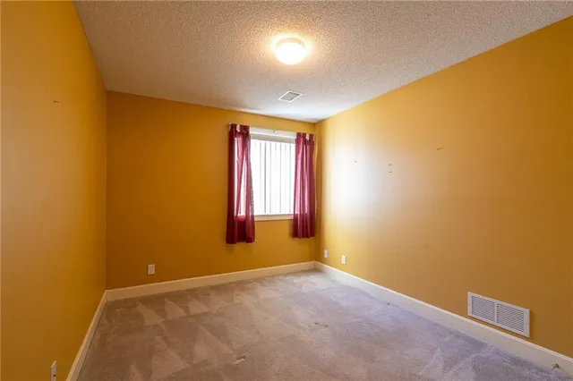 $425,000 | 913 Southwest Lauren Court, Lee's Summit, MO 64081