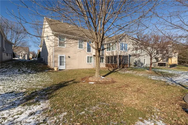 $425,000 | 913 Southwest Lauren Court, Lee's Summit, MO 64081