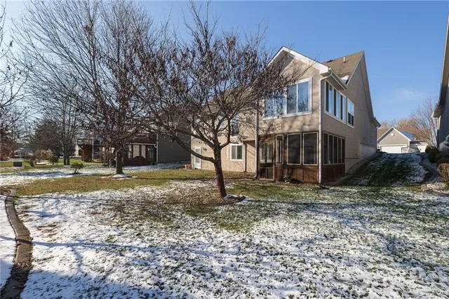 $425,000 | 913 Southwest Lauren Court, Lee's Summit, MO 64081