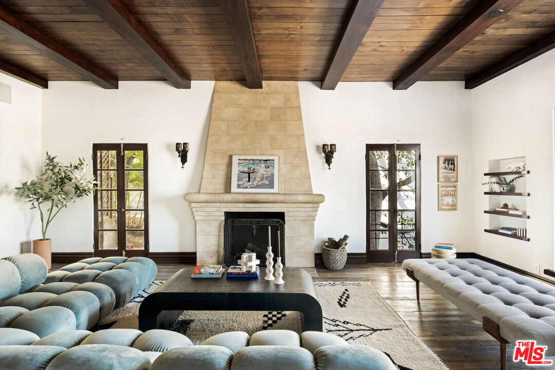 8247 Roxbury Road Los Angeles, CA 90069 - Photo 2 of 37