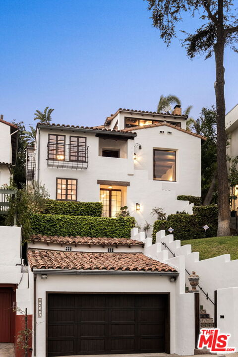 8247 Roxbury Road Los Angeles, CA 90069 - Photo 32 of 37