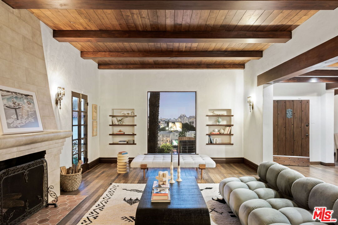 8247 Roxbury Road Los Angeles, CA 90069 - Photo 33 of 37