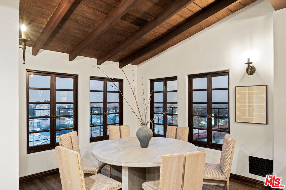 8247 Roxbury Road Los Angeles, CA 90069 - Photo 34 of 37