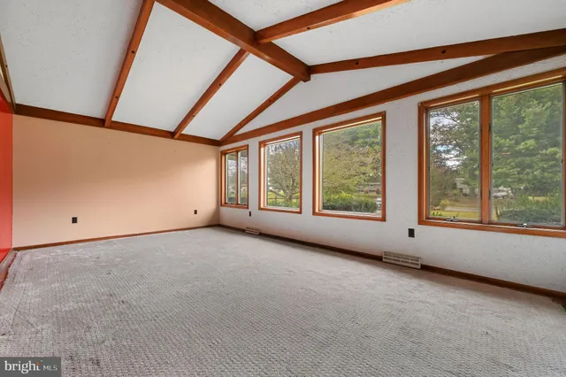 a view of empty room with window