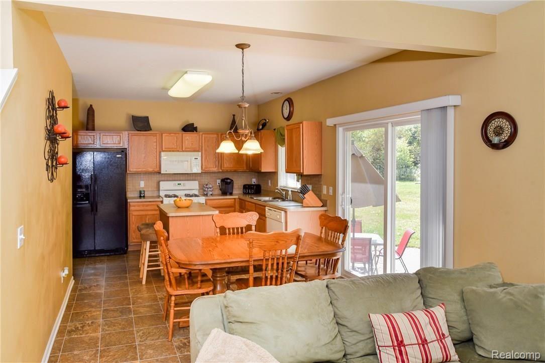 926 Deer Valley Road Holly, MI 48442 - Photo 6 of 22 DSC_1556.jpg