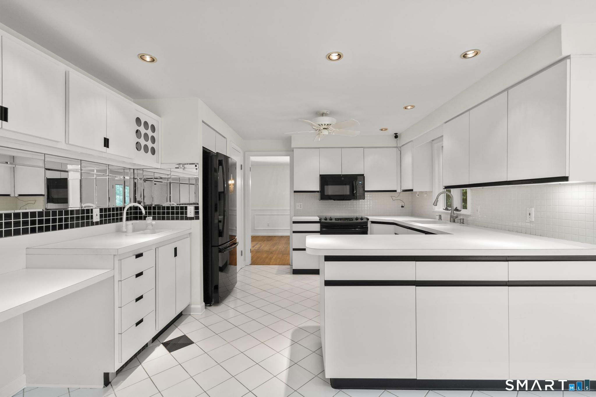 241 Argyle Road Orange, CT 06477 - Photo 12 of 37 Gallery Image 12