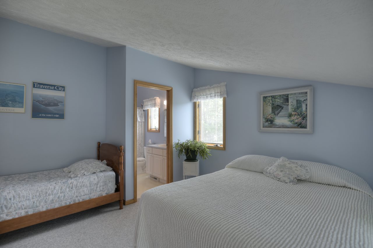 5288 Harris Road Traverse City, MI 49684 - Photo 39 of 55 1864263-38.JPG