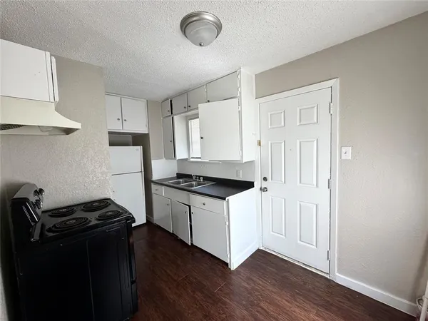 $1,000 | 6401 Hollis Avenue, Dallas, TX 75227