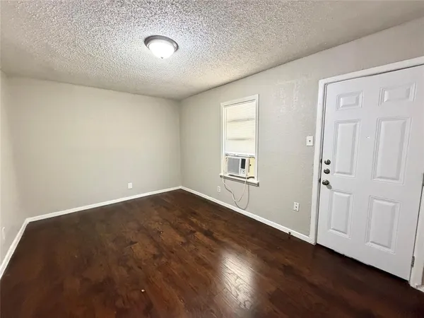 $1,000 | 6401 Hollis Avenue, Dallas, TX 75227