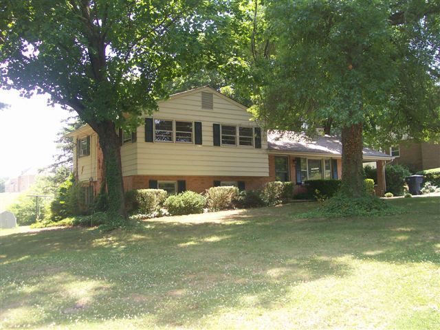 1938 Hope Road Southwest Roanoke, VA 24018 - Photo 1 of 23 100_1842