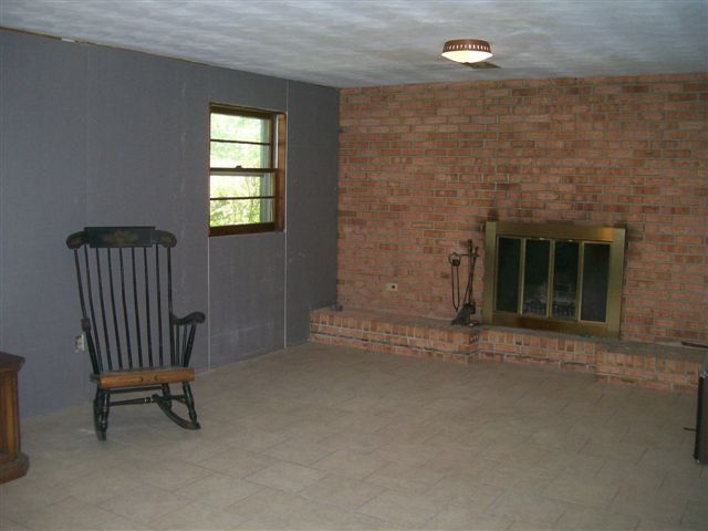 1938 Hope Road Southwest Roanoke, VA 24018 - Photo 21 of 23 100_1860
