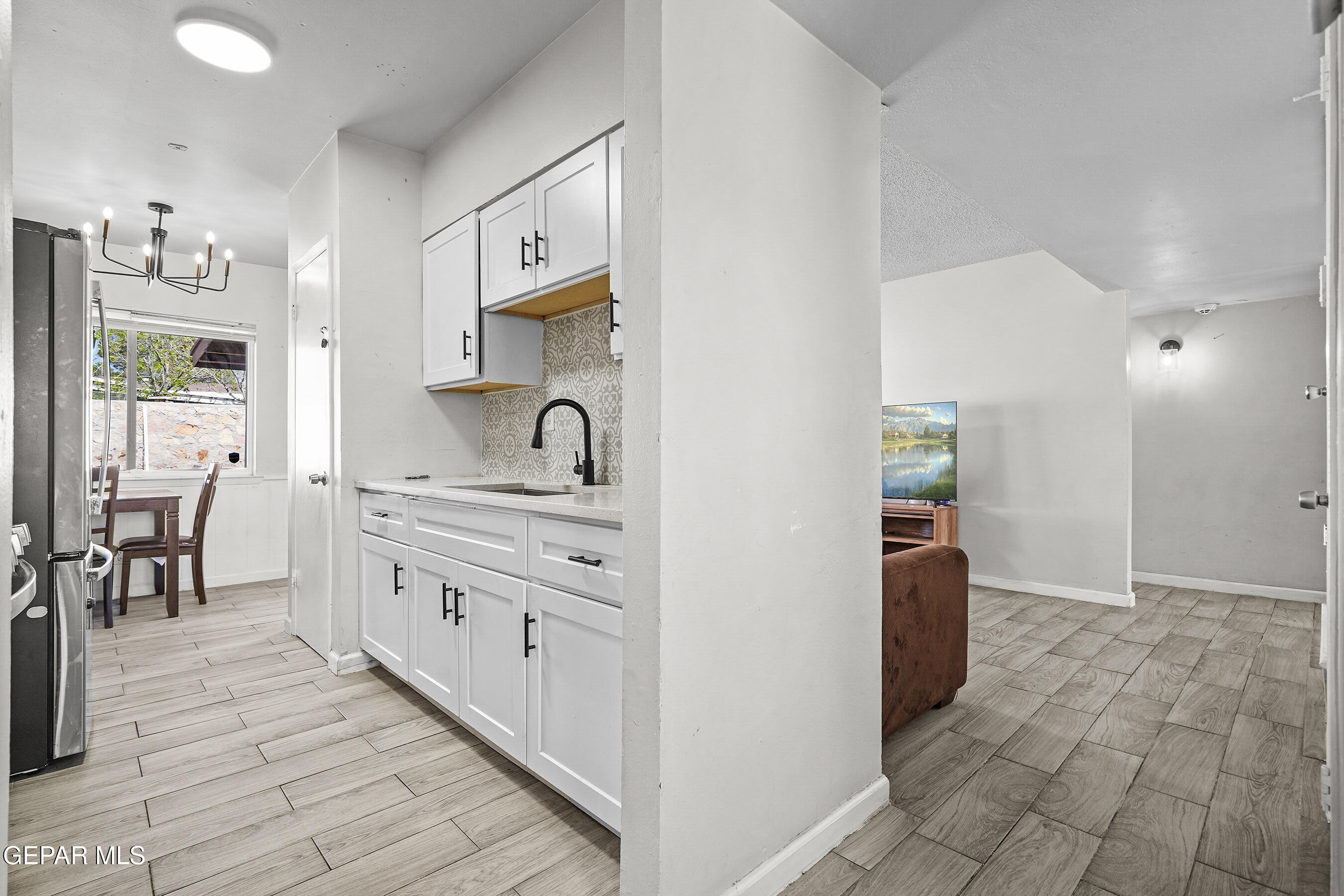 729 Fall River Road El Paso, TX 79907 - Photo 2 of 23 DSC03336