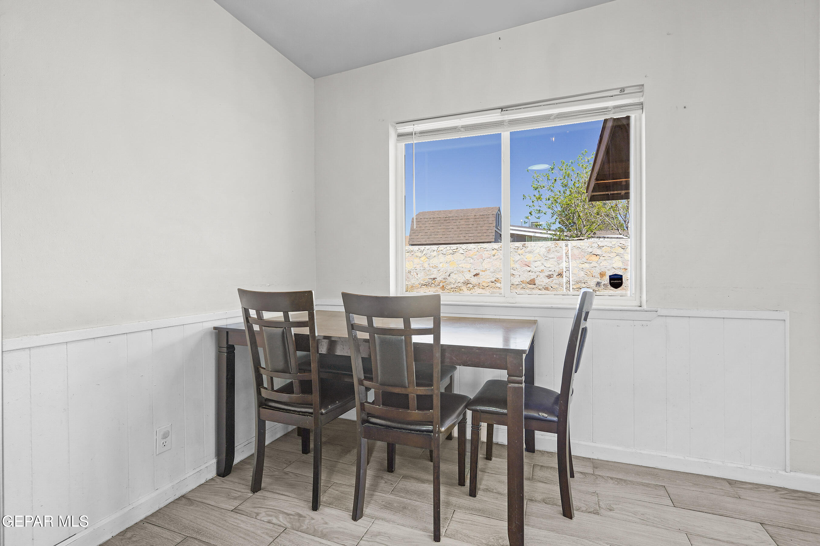 729 Fall River Road El Paso, TX 79907 - Photo 5 of 23 DSC03386