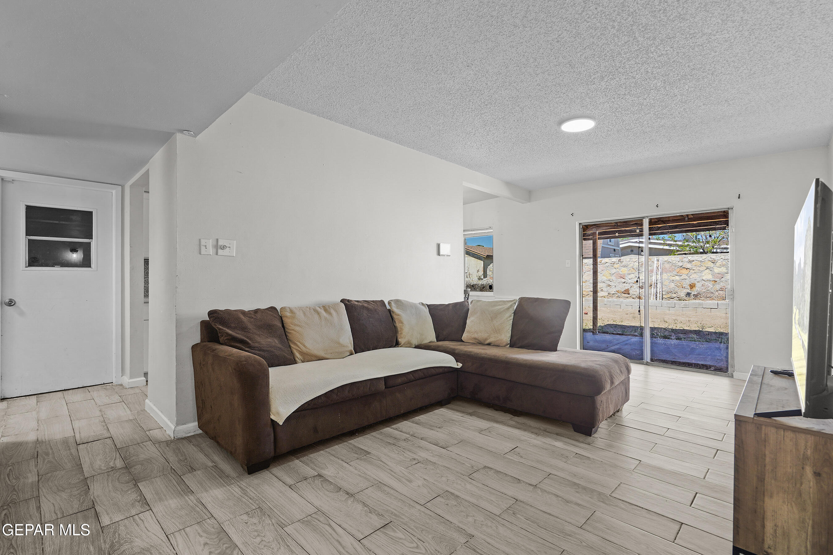 729 Fall River Road El Paso, TX 79907 - Photo 6 of 23 DSC03426