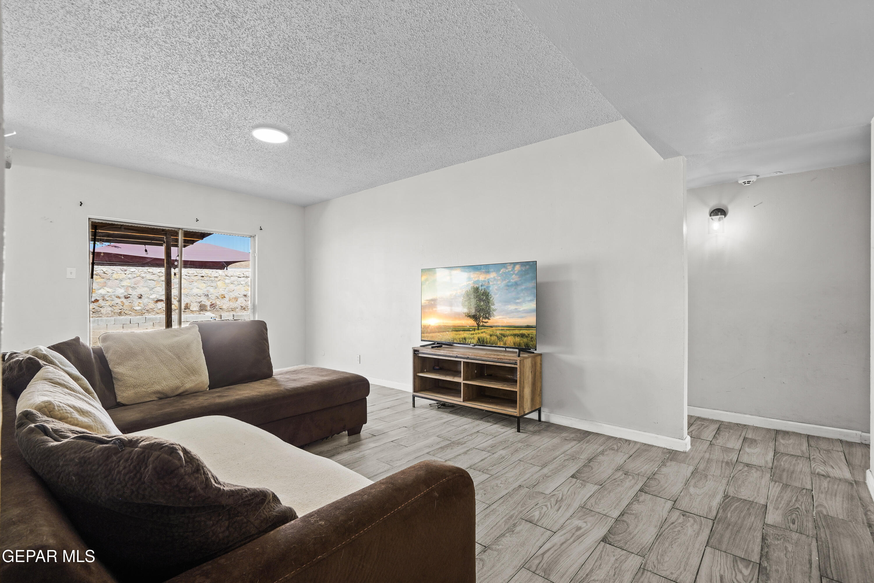 729 Fall River Road El Paso, TX 79907 - Photo 7 of 23 DSC03431