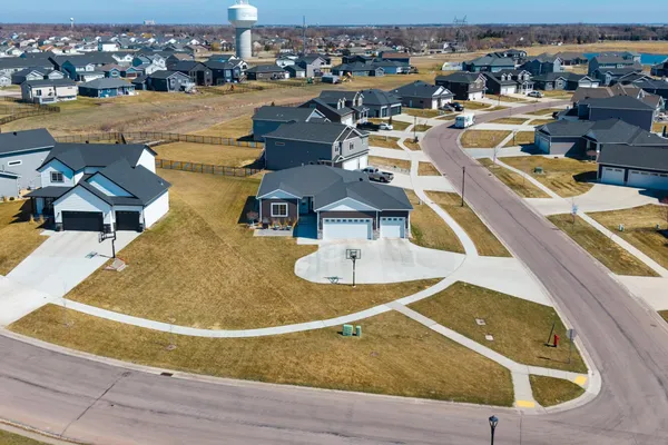 $615,000 | 2089 67th Avenue South, Fargo, ND 58104