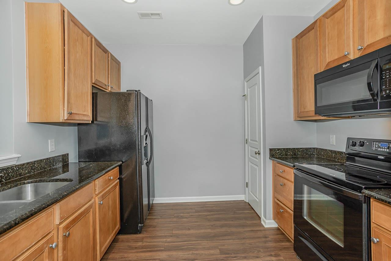 5522 Nur Lane Raleigh, NC 27606 - Photo 5 of 36 Kitchen