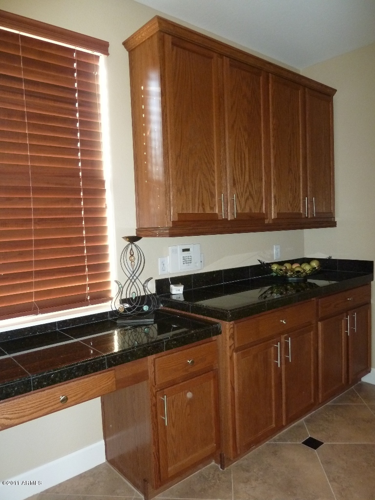 13651 West Calavar Road Surprise, AZ 85379 - Photo 9 of 29 Bar area, built in desck