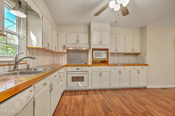 $329,900 | 2145 Highway 93, Fall Branch, TN 37656