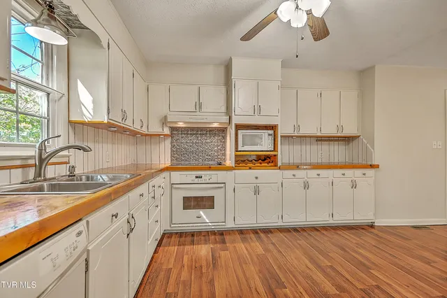 $339,900 | 2145 Highway 93, Fall Branch, TN 37656