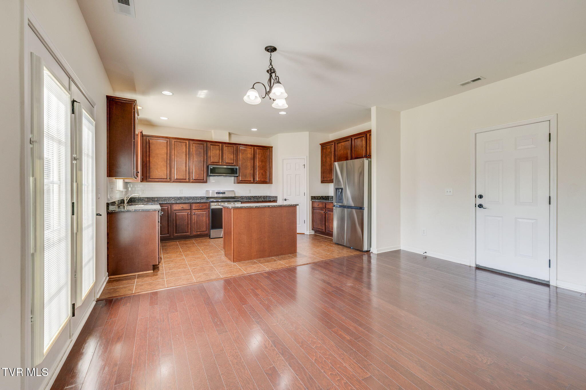 587 Suffolk Road Johnson City, TN 37615 - Photo 12 of 56 012
