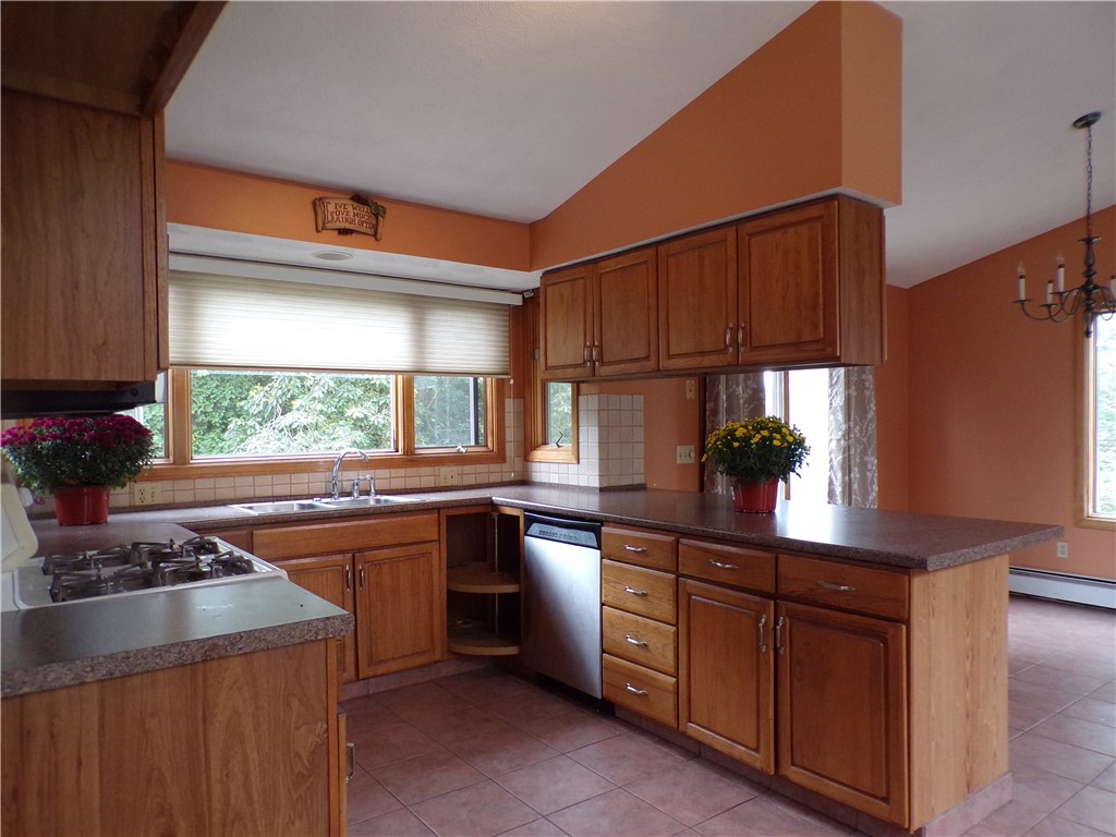 193 Mohawk Trail Cranston, RI 02921 - Photo 13 of 25