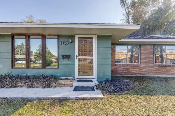 $1,600 | 5822 Black Gum Drive, Houston, TX 77092