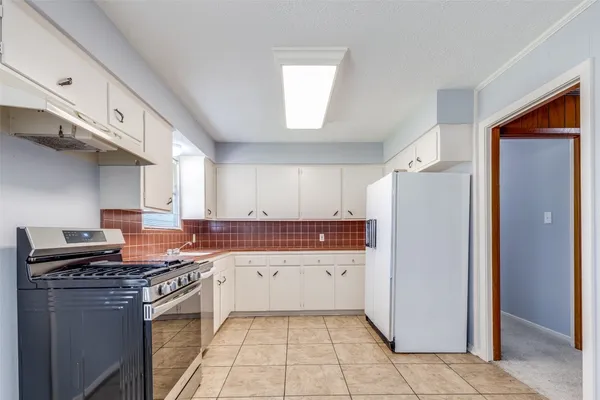 $1,600 | 5822 Black Gum Drive, Houston, TX 77092