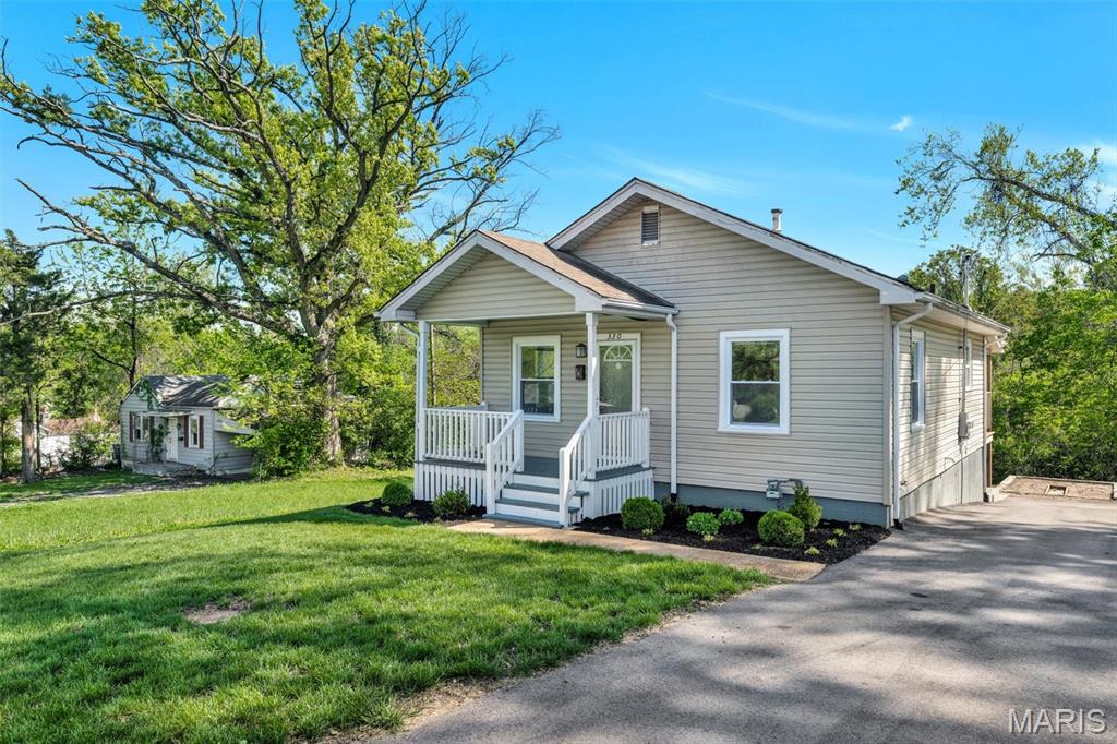 330 Chambers Road Riverview, MO 63137 - Photo 2 of 33