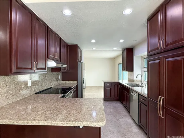 $4,000 | 94-679 Nuao Place, Waipahu, HI 96797