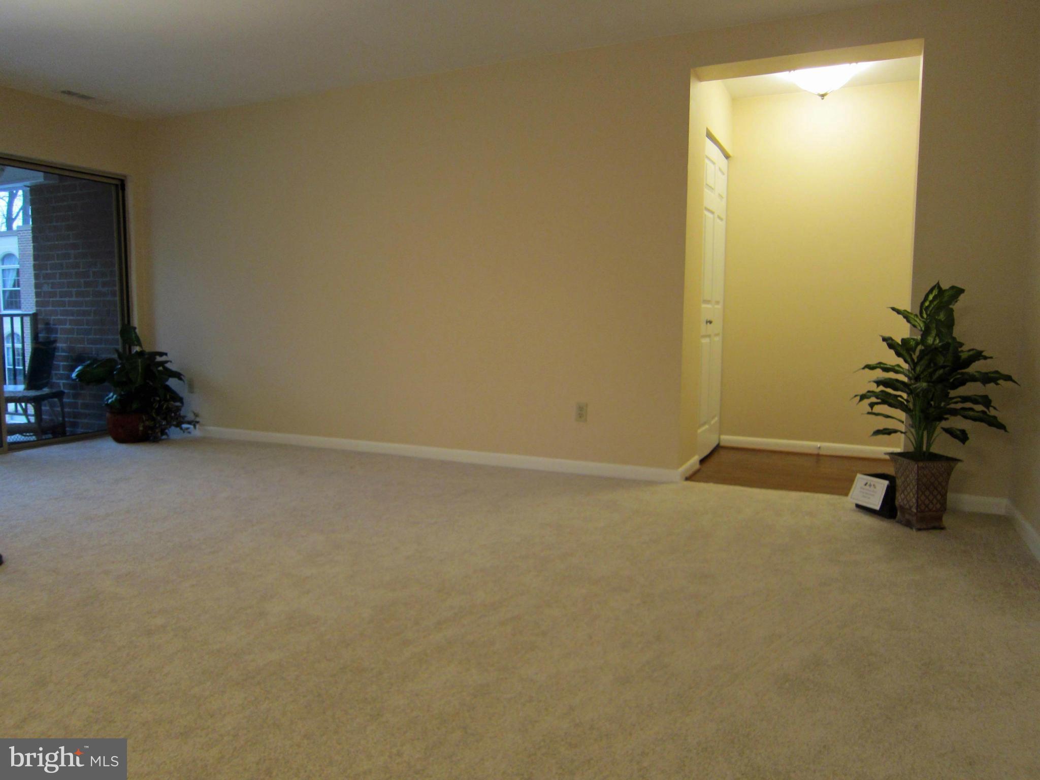 8302 Tobin Road, Unit 32 Annandale, VA 22003 - Photo 3 of 28 Living Room