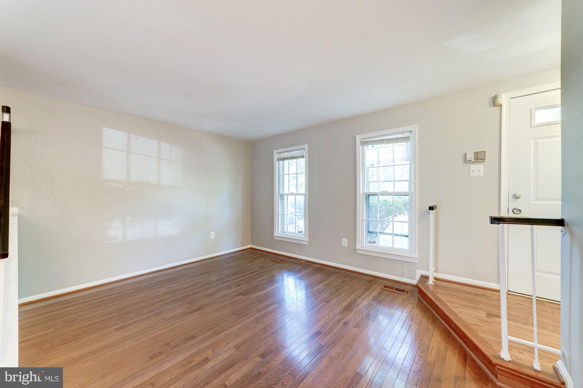 7996 Northumberland Road Springfield, VA 22153 - Photo 4 of 30 Living Room
