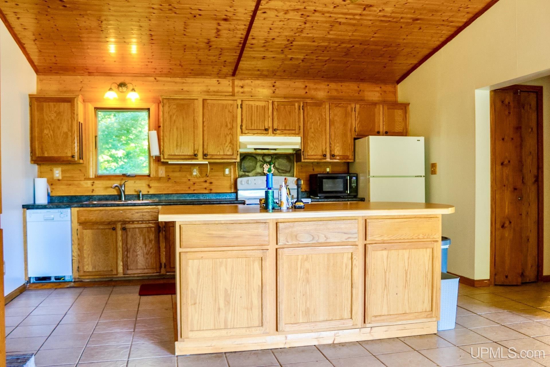 42936 Superior Road Houghton, MI 49931 - Photo 21 of 43