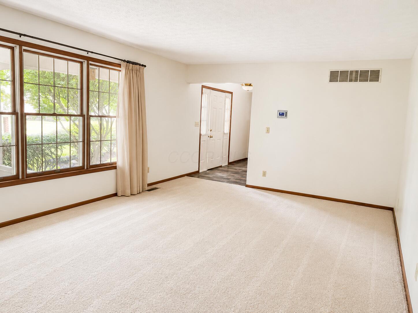 844 Brookpark Road Marion, OH 43302 - Photo 6 of 54 Living Room