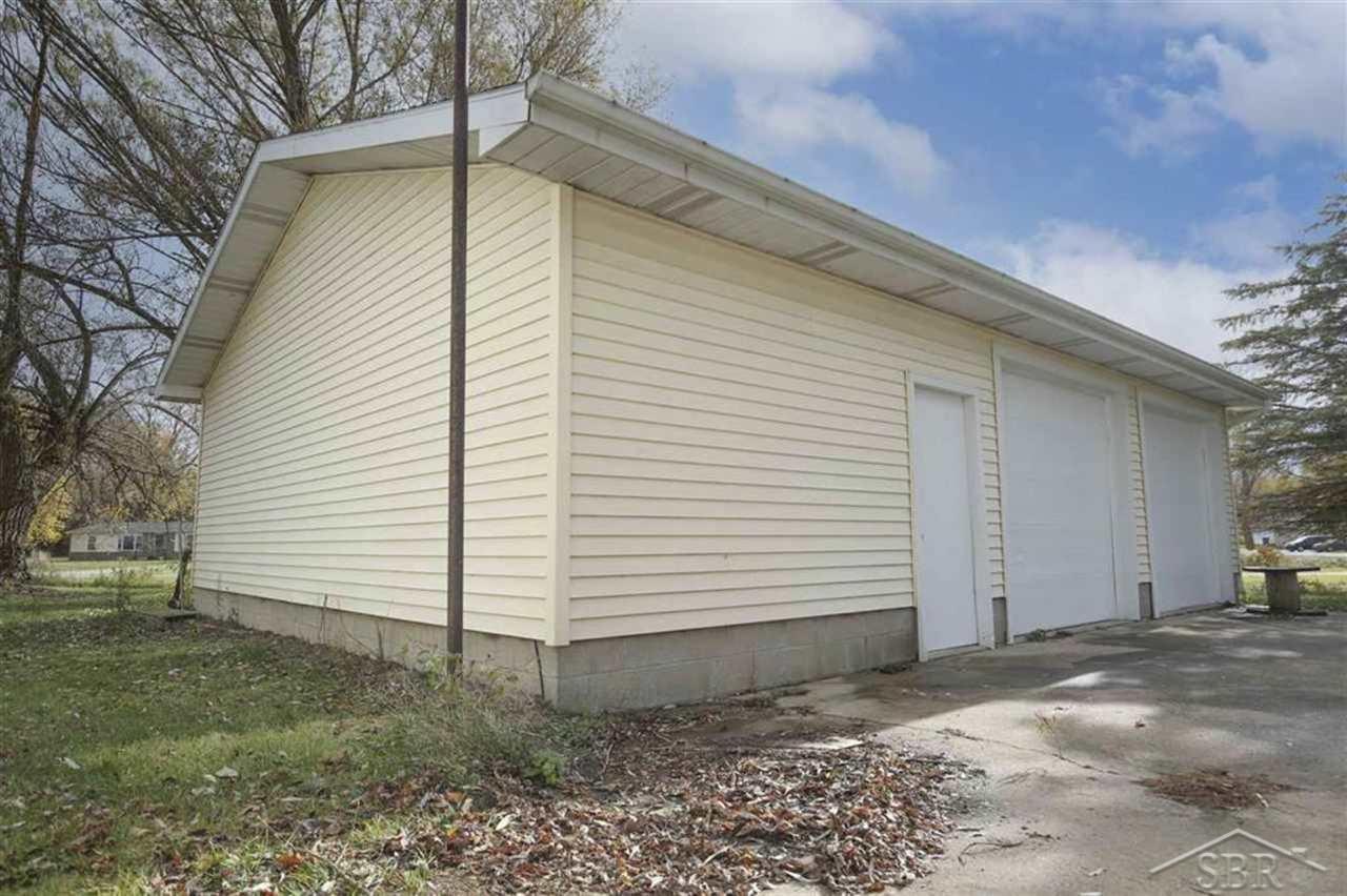 2191 South Nine Mile Road Kawkawlin, MI 48631 - Photo 3 of 32