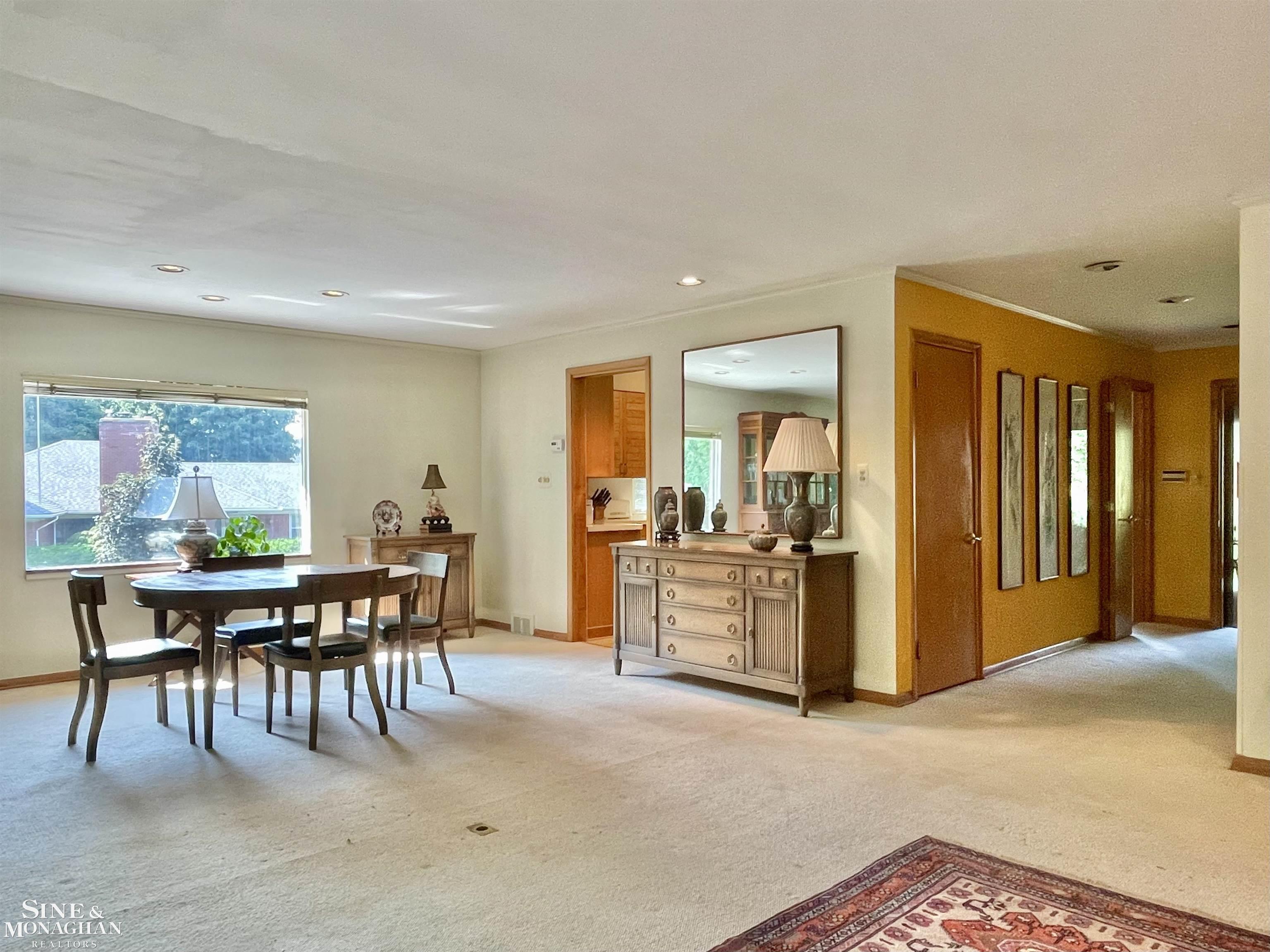 245 Stephens Road Grosse Pointe, MI 48236 - Photo 14 of 40 50152026-56e01bcd-8913-4375-b19c-96f040b315b2.JPG
