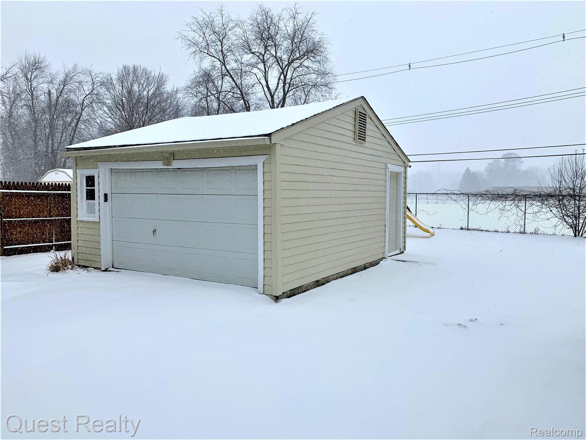 3539 Minton Road Lake Orion, MI 48359 - Photo 24 of 29 oversized 1.5 car garage