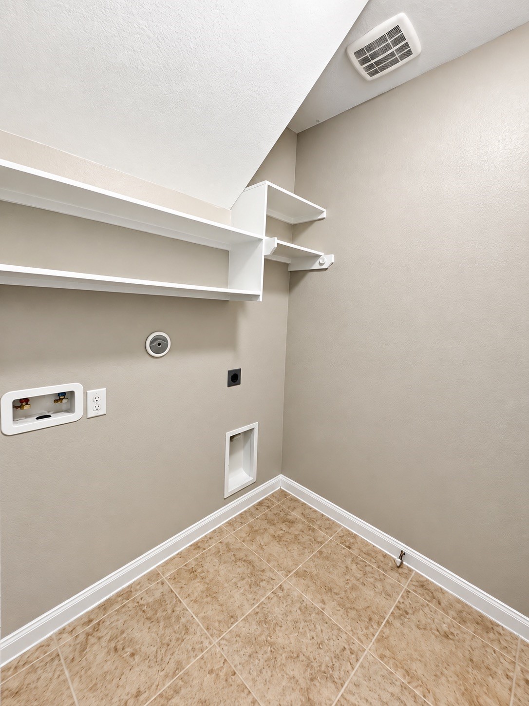 11014 Royale Ridge Lane Houston, TX 77089 - Photo 9 of 22 Gallery Image 9