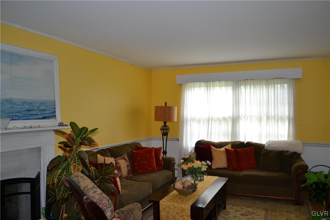 1890 Abington Road Bethlehem, PA 18018 - Photo 8 of 37 Gallery Image 8
