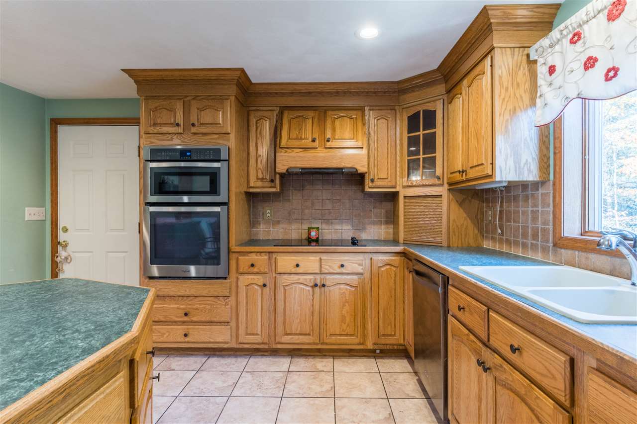 21 Stevens Road Pelham, NH 03076 - Photo 5 of 37
