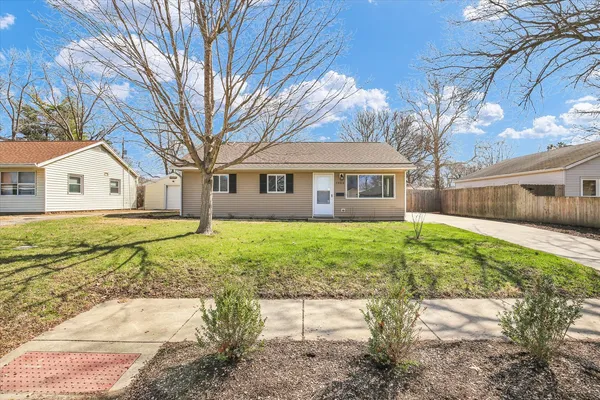 $165,000 | 1902 Garden Hills Drive, Champaign, IL 61821